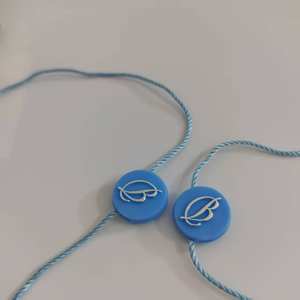 Label gantung plastik PVC mewah pola segel merek kustom untuk pakaian dan jam tangan - Product Image 6