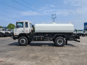 Nouvelle condition Dongfeng 4x4 tout route transmission manuelle <span class=keywords><strong>camion</strong></span>-<span class=keywords><strong>citerne</strong></span> 5001-10000L <span class=keywords><strong>volume</strong></span> du réservoir pour le transport de l'eau - Product Image 2