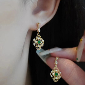 Orecchini pendenti con zirconi simulati a forma di smeraldo per donna, gioielli vintage ornamentati alla moda - Product Image 2
