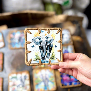 สินค้าใหม่ล่าสุด ที่รองแก้วไม้ลายช้าง ดีไซน์คลาสสิก สวยงาม เป็นมิตรกับสิ่งแวดล้อม ทนทาน ขายส่งจำนวนมาก สำหรับวางบนโต๊ะเสิร์ฟ - Product Image 1