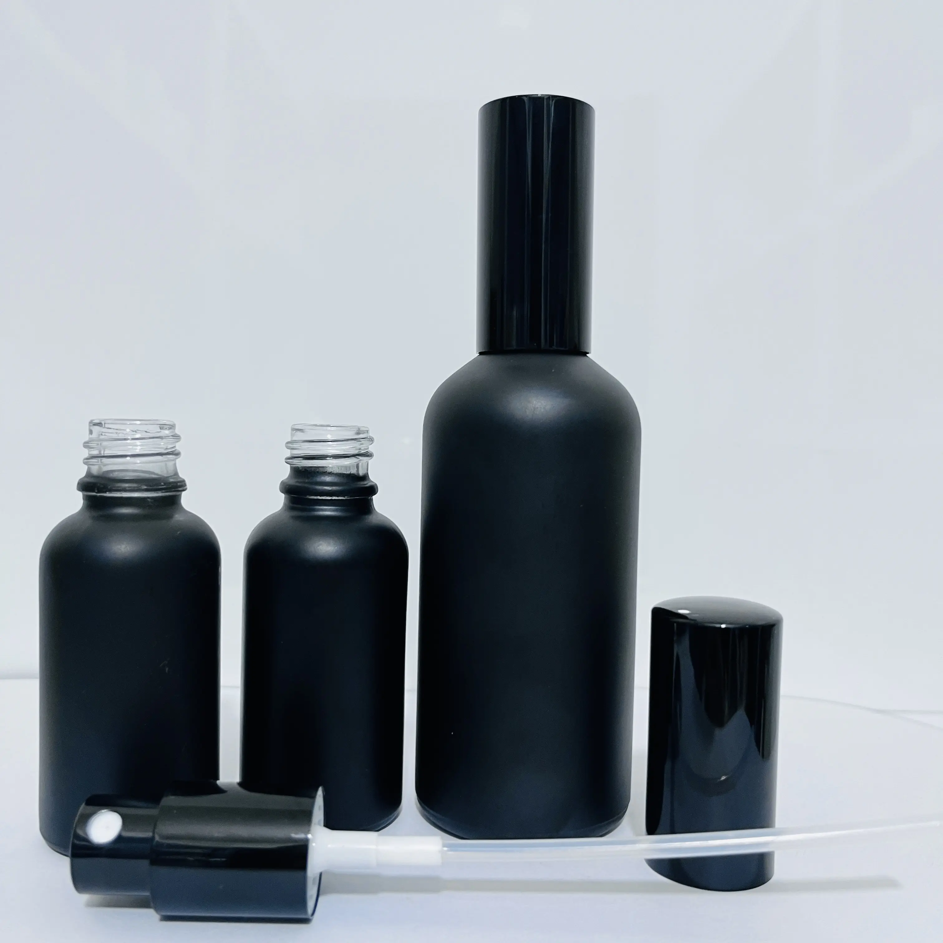 Refillable 10ml 30ml 50ml 100ml matte black glass mist spray bottles