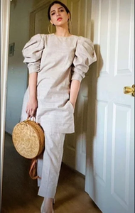 Robe florale blanche à prix raisonnable en tissu Georgette, style midi, en vente - Product Image 3