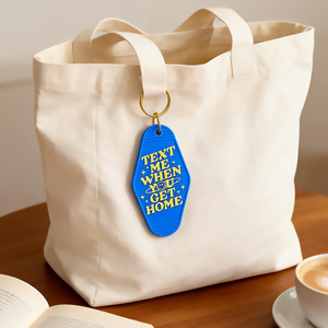 Vendita calda portachiavi retrò Hotel Custom simpatici portachiavi in plastica acrilica 'messaggiami arrivi a casa' lettera regali all'ingrosso in metallo - Product Image 3
