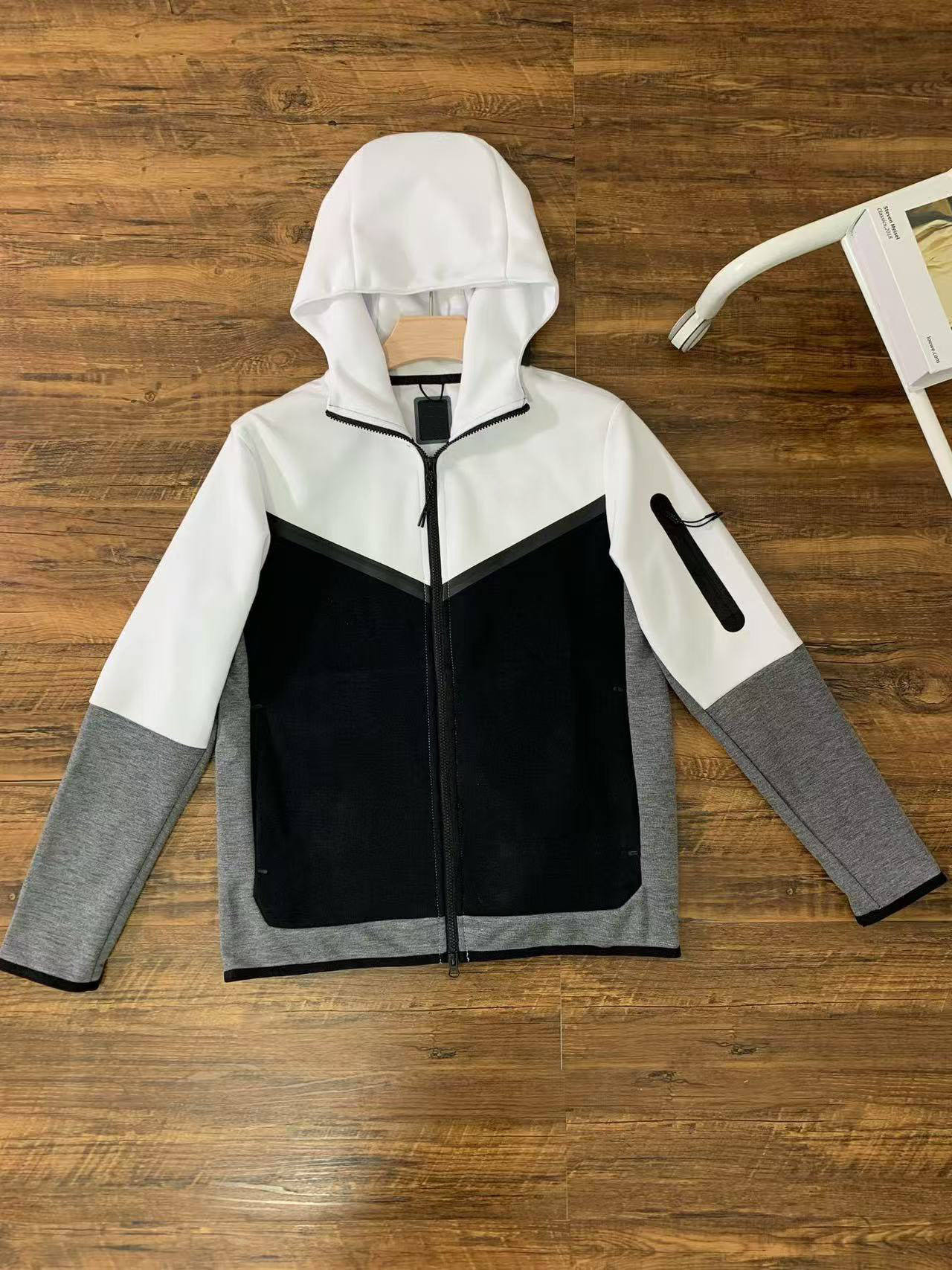 สีเทาเข้ม