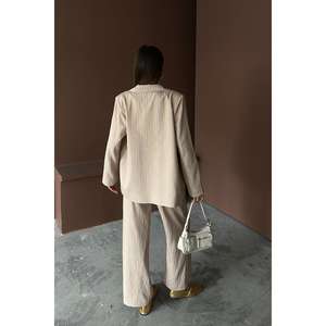 Elegante Conjunto de Traje para Mujer a Rayas Beige, Poliéster y Algodón, Antiarrugas, Pantalones Anchos, Chaqueta, Ropa de Oficina - Product Image 1