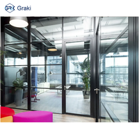 Cloisons acoustiques robustes Graki 45 dB en verre, cadre en aluminium moderne, écologiques et durables pour hôpitaux, écoles et supermarchés