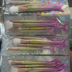 Pinceaux de maquillage 4 en 1 en forme de sirène, électroplaqués, à queue de poisson, pour cosmétiques, approvisionnement mixte, prix bas, directement de l'usine - Product Image 6
