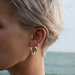 Pendientes de Aro Huggie de Moda con Piedra Natural, Chapados en Oro de 18K, Hipoalergénicos, Joyería para Uso Diario - Product Image 3