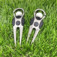 Outil de réparation de divots de golf durable avec revêtement en caoutchouc, fourche ergonomique et poignée antidérapante pour l'entretien des greens