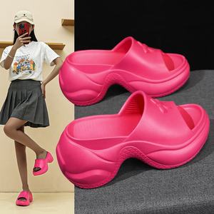 Zapatos de moda para mujer para caminar con tacón, zapatos deslizantes suaves para el hogar con suela gruesa, zapatillas de plataforma con logotipo personalizado para mujer - Product Image 5