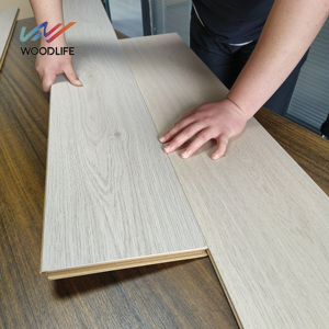 Plancher en stratifié à noyau noir <span class=keywords><strong>super</strong></span> imperméable Conception à chevrons Plancher en bois à verrouillage par clic Class33 8mm 12mm Panneau de stratifié - Product Image 1