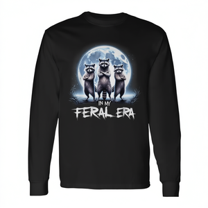 Camiseta de manga larga con diseño de mapaches que ruedan sobre la luna en mi era feral - Product Image 2