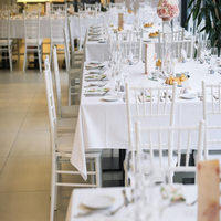 Chaises de réception de mariage blanches de luxe, empilables, chaises de banquet, chaises de fête en plein air, décorations pour événements, fournitures pour fêtes