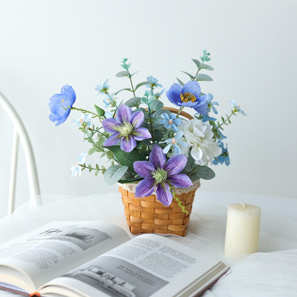 Ensemble de paniers de fleurs violettes