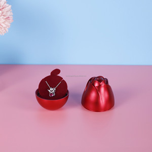 Confezione regalo aperta su due lati con goffratura lucida in metallo rosa rossa con goffratura per gioielli Set proposte - Product Image 3