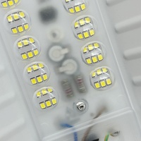Lampes LED haute luminosité 50W 100W 200W 220V Lampe au tungstène iodé LED Réflecteur de projecteur d'éclairage extérieur Jardin
