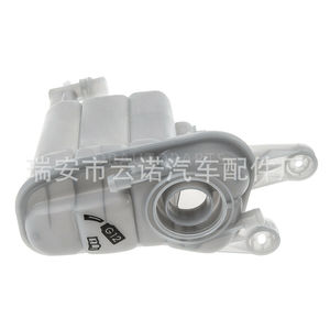 Réservoir de liquide de refroidissement Audi 8K0121403G, réservoir d'expansion en plastique pour A4 Q5, à visser - Product Image 1