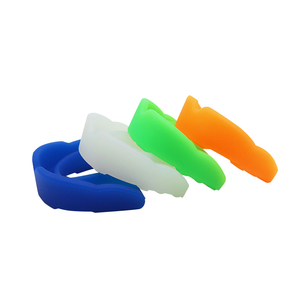 <span class=keywords><strong>Protège</strong></span>-dents en silicone pour adultes <span class=keywords><strong>Protège</strong></span>-dents athlétique pour la boxe Football Hockey <span class=keywords><strong>Karaté</strong></span> Basketball - Product Image 3