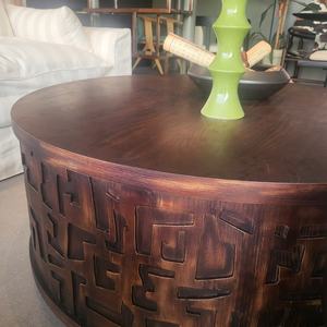 <span class=keywords><strong>Mesa</strong></span> <span class=keywords><strong>de</strong></span> <span class=keywords><strong>Centro</strong></span> Moderna <span class=keywords><strong>de</strong></span> Lujo con Forma <span class=keywords><strong>de</strong></span> Tambor, Tallado en Relieve Geométrico 3D, Cilindro Redondo <span class=keywords><strong>de</strong></span> Madera Maciza, <span class=keywords><strong>Mesa</strong></span> <span class=keywords><strong>de</strong></span> <span class=keywords><strong>Centro</strong></span> para Sala <span class=keywords><strong>de</strong></span> Estar - Product Image 4