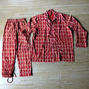 ชุดนอนผ้าพิมพ์ลายแบบกำหนดเองน้ำหนักเบา พร้อมเสื้อแขนยาวและกางเกงเอวยางยืด ชุดนอนใส่สบายสำหรับผู้หญิง - Product Image 1