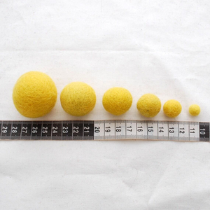 Palline <span class=keywords><strong>di</strong></span> Feltro <span class=keywords><strong>di</strong></span> Lana Naturale Fatte a Mano - Perfette per Lavoretti Fai-da-Te, Decorazioni Natalizie, Centrotavola per Matrimoni, Mobili per Camerette - Product Image 6