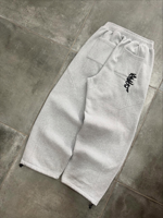Ensemble de survêtement pour homme en molleton de coton gris chiné, comprenant un sweat à capuche oversize à fermeture éclair intégrale avec panneaux à coutures courbées et un pantalon de jogging coupe ballon
