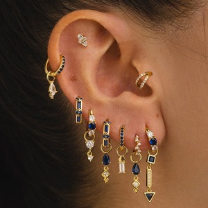 ZUOLA Ensemble de 9 boucles d'oreilles modernes en saphir et zircon, design empilable en or 18 carats, chic et sophistiqué, pour les affaires - Product Image 3