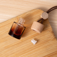 Diffuseur de parfum pour voiture, flacon suspendu, diffuseur d'arômes, flacon diffuseur avec bouchon en bois