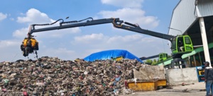 Grue de récupération de déchets robuste avec grappin rotatif |   Équipement de manutention en acier fixe pour quai, grappin rotatif à 360 degrés pour une utilisation polyvalente - Product Image 2