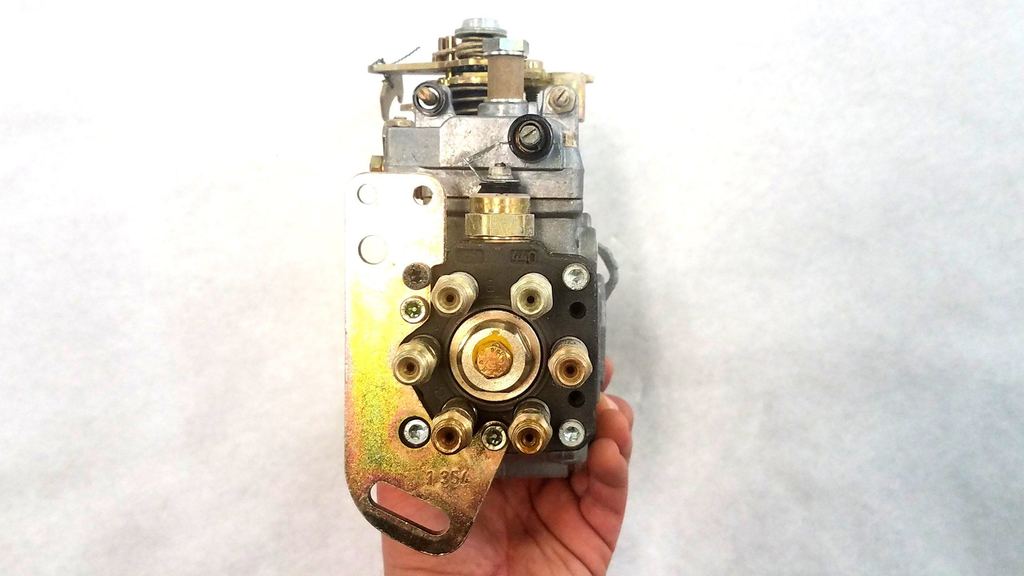 0460426167 injection pump 0460426167 3916972 common rail pump 0460426167 3916972 for cummins high quality auto parts 3916972