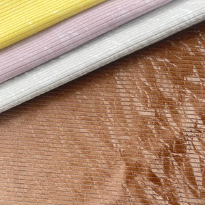 Cuero Sintético de PVC con Textura Acanalada Vertical en Tonos Pastel, Acabado Suave y Brillante, con Patrón de Líneas Discontinuas para Mochilas Decorativas - Product Image 1