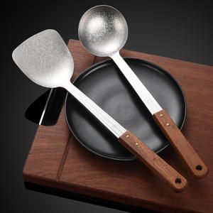 Red Gate Tower - Juego de espátula y cuchara de titanio puro con mango de palisandro, utensilios de cocina ligeros, 36,5 cm, 34,5 cm - Product Image 5