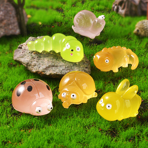 Décorations mignonnes d'insectes Baomai pour l'exportation : coccinelles, chenilles, escargots, ornements phosphorescents pour micro-paysages - Product Image 2