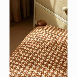 Chaise de salle à manger rembourrée de style vintage français, design rétro rouge pour salle à manger - Product Image 2