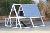 Cage à poules triangulaire en bois robuste et durable, poulailler