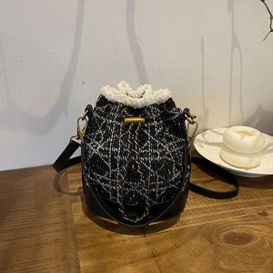 Bolso de Mano de Cadena para Mujer, a la Moda. Se Puede Llevar en la Mano o Usar como Bolso Bandolera. Adecuado para uso diario.8025 - Product Image 4