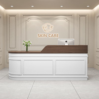 Bureau d'accueil classique français en crème sur mesure avec plateau en bois bicolore pour salon de beauté, hall d'hôtel