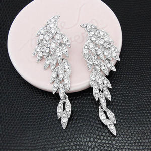Pendientes de lujo con gancho de alas de ángel elegantes y a la moda, unisex, brillantes y con estilo para fiestas, venta al por mayor. - Product Image 3