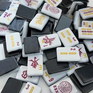 <span class=keywords><strong>Mahjong</strong></span> Classique en Mélamine <span class=keywords><strong>Noir</strong></span> <span class=keywords><strong>et</strong></span> <span class=keywords><strong>Blanc</strong></span> Intemporel de Luxe 160 Pièces, Motif Dragon <span class=keywords><strong>et</strong></span> Phénix, Cadeaux de Noël <span class=keywords><strong>et</strong></span> du Nouvel An Chinois - Product Image 1