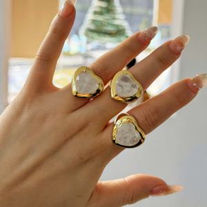 फैशन डिजाइनर विशाल जिरकॉन डायमंड हार्ट शेप फिंगर की छल्ले 18k सोने की लुगस्टोन गहने की अंगूठी महिलाओं के लिए सेट - Product Image 4