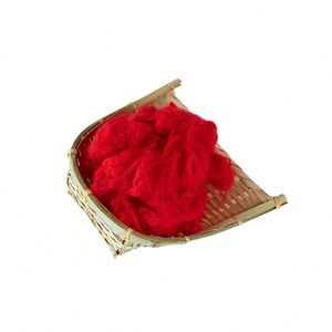 Fibres discontinues de polyester synthétiques rouges à bas prix Style conjugué creux Grade recyclé pour la filature et les tissus - Product Image 3