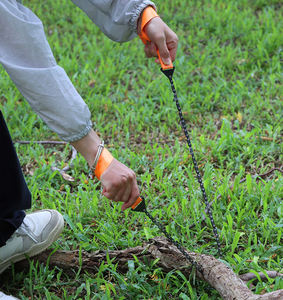 Sierra <span class=keywords><strong>de</strong></span> alambre <span class=keywords><strong>de</strong></span> bolsillo portátil <span class=keywords><strong>de</strong></span> 24 pulgadas, herramienta <span class=keywords><strong>de</strong></span> recorte <span class=keywords><strong>de</strong></span> jardín <span class=keywords><strong>de</strong></span> acero al manganeso <span class=keywords><strong>de</strong></span> 11 dientes con cremallera <span class=keywords><strong>de</strong></span> mano para acampar al aire libre y senderismo - Product Image 6