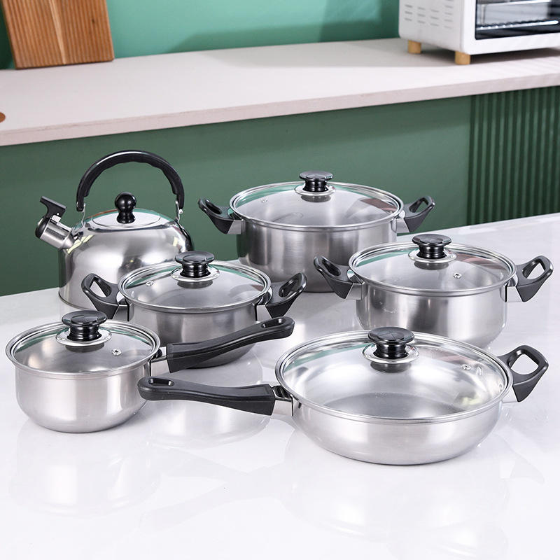 Pas d'antiadhésif à l'intérieur de la poêle à manche noir