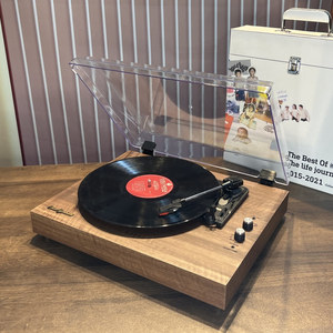 Tourne-disque vintage BT avec haut-parleurs stéréo intégrés, arrêt automatique, sortie RCA, plateau pleine grandeur - Product Image 2