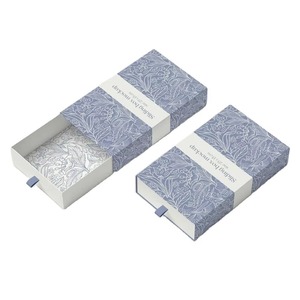 Caja de Regalo Deslizante con Logotipo Personalizado, de Cartón Rígido, Embalaje de Lujo para Envíos - Product Image 1