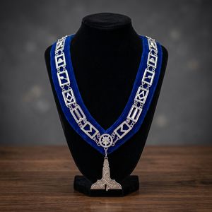 Épinglette de sécurité classique personnalisée en velours bleu brodé de dentelle, de haute qualité, écologique et confortable, pour la chaîne de regalia maçonnique - Product Image 2
