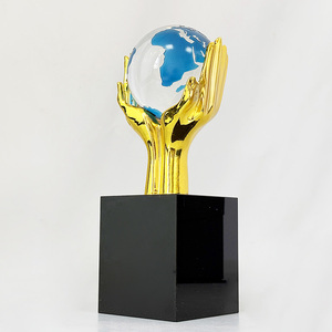 Trofeo de Resina con Manos Doradas y Globo Terráqueo Transparente con <span class=keywords><strong>Mapa</strong></span> Azul, Cristal, MH-LJ0325 - Product Image 4