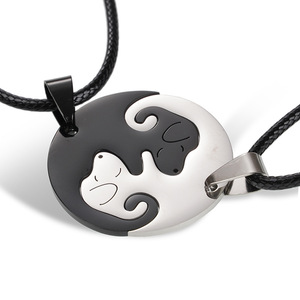 Collane per Coppie con Ciondoli Gatto Bianco e Nero, Design Creativo Sportivo con Abbraccio, Ideale per San Valentino e Qixi - Product Image 2