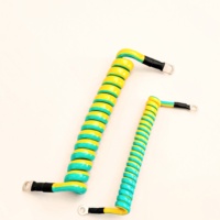 Câble de mise à la terre spiralé rétractable 10 mm² jaune-vert en TPU avec bornes à double anneau pour applications marines et ESD
