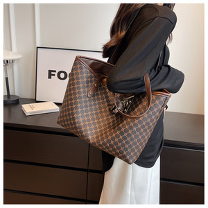 Factory Fashion Pu <b>Leather</b> Female Bag Large Capacity Classic Tote Handbag Can Be Used For Daily Travel <b>Shopping</b> - Product Image 4